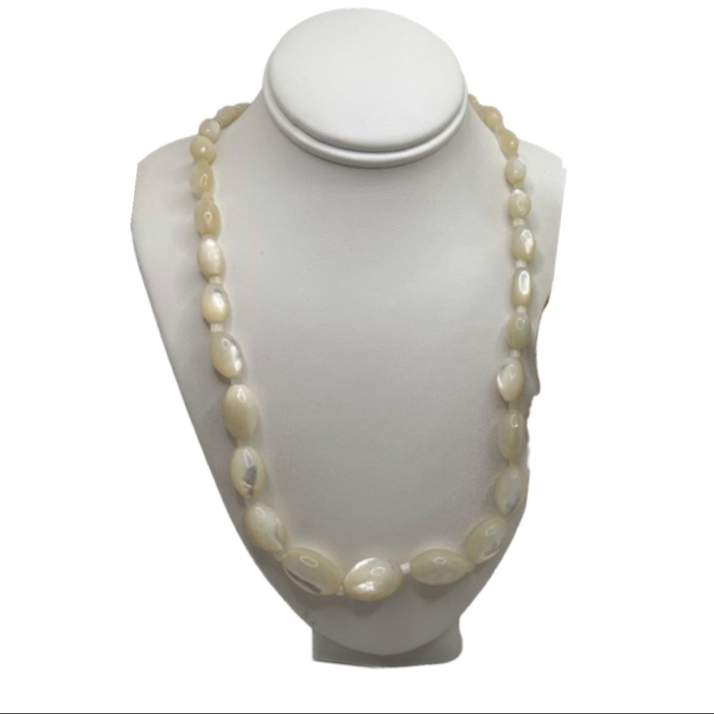 Vintage Creme colored Glass Beaded Necklace